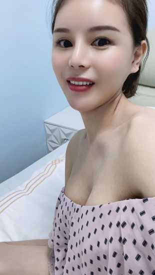 广东邻家嫩妹，甜美大方害羞又听话，很适合调教